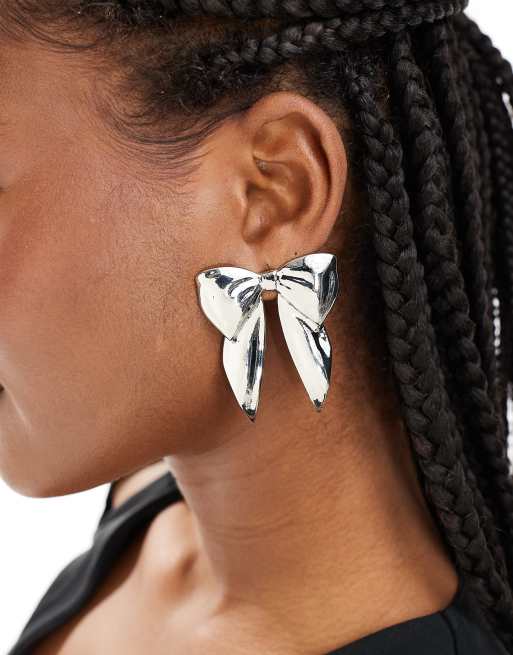 ASOS DESIGN - Orecchini a bottone argentati con design a forma di fiocco grande