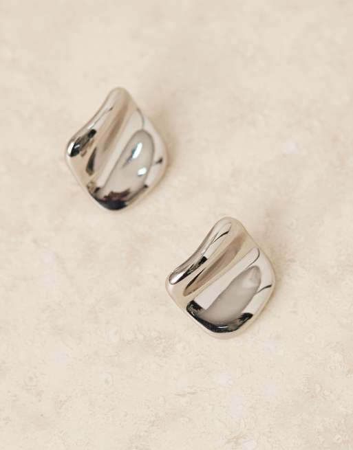 ASOS DESIGN - Orecchini a bottone argentati con design astratto, 3 di 3
