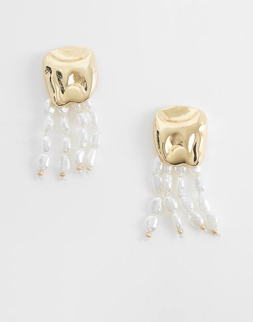 ASOS DESIGN - Orecchini a bottone color avorio con perle sintetiche e nappe