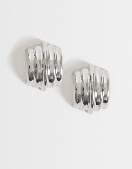 ASOS DESIGN orecchini a bottone con design a rilievo color argento, 1 di 4