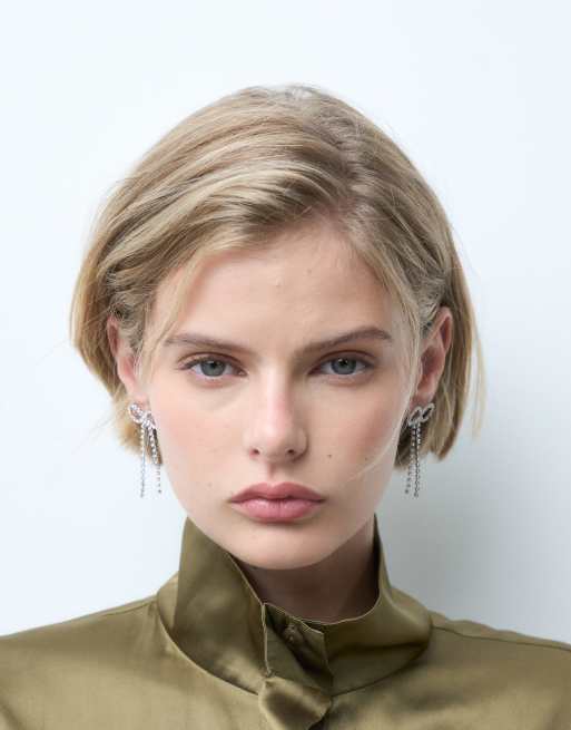 ASOS DESIGN orecchini a bottone con fiocco di strass color argento, 1 di 4