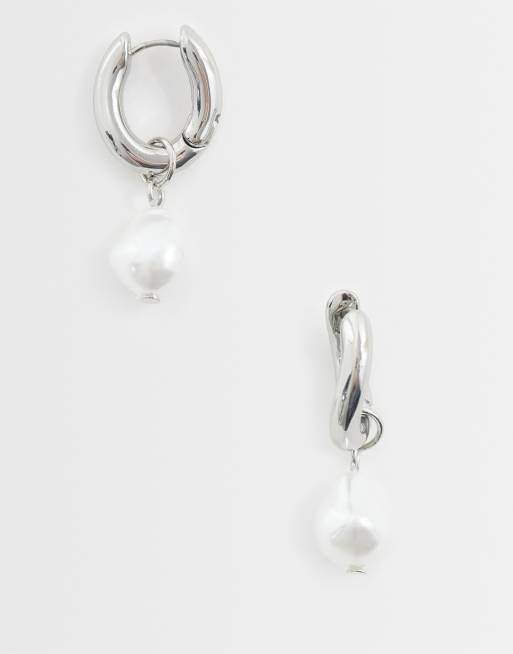 ASOS DESIGN - Orecchini a cerchio color argento con perle d'acqua dolce sintetiche