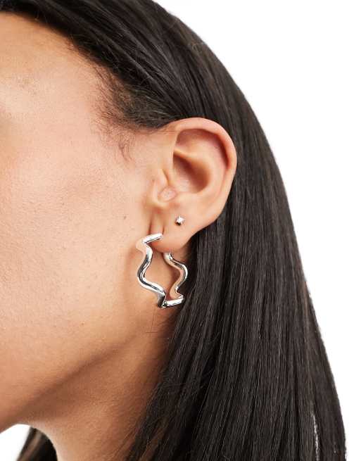 ASOS DESIGN - Orecchini a cerchio da 25 mm placcati in argento con design ondulato