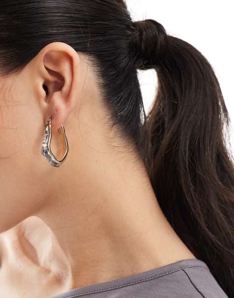 ASOS DESIGN - Orecchini a cerchio dorati effetto metallo fuso con dettagli smaltati trasparenti - view 1