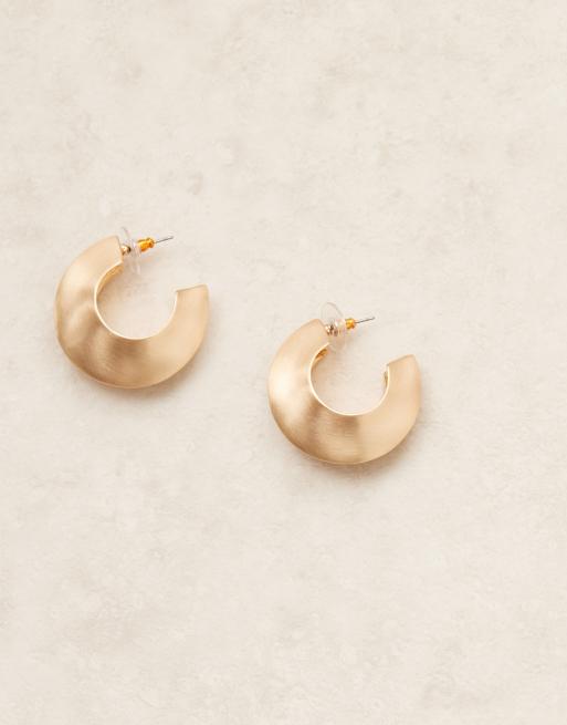 ASOS DESIGN - Orecchini a cerchio dorati spazzolati con design grande scolpito, 2 di 3