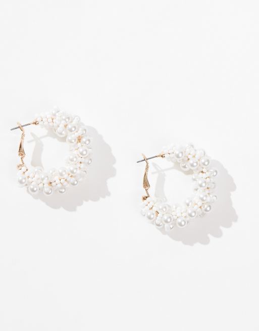ASOS DESIGN - Orecchini a cerchio dorato con mini perle sintetiche, 3 di 4
