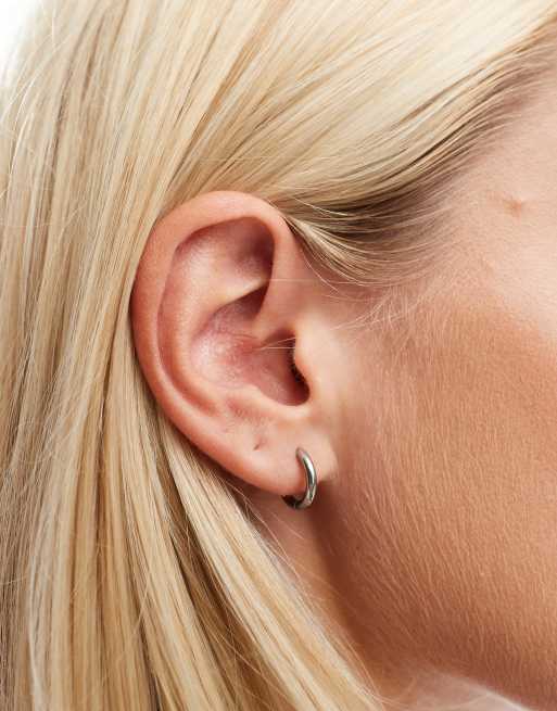 ASOS DESIGN - Orecchini a cerchio in acciaio inossidabile resistente all'acqua color argento