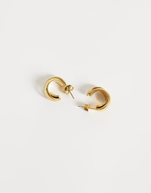 ASOS DESIGN orecchini a cerchio incrociati in acciaio inossidabile impermeabile color oro, 3 di 4