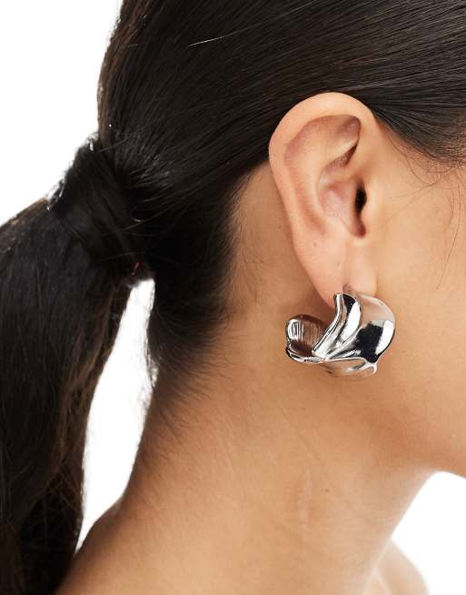 ASOS DESIGN - Orecchini a cerchio larghi color argento con design fuso