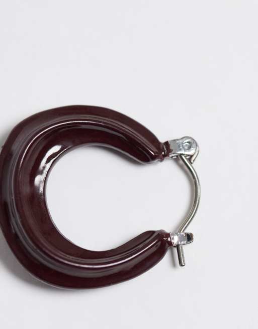 ASOS DESIGN orecchini a cerchio mini in resina bordeaux, 4 di 4