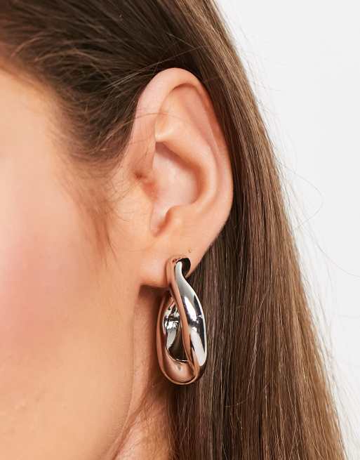 ASOS DESIGN - Orecchini a cerchio ritorti color argento 