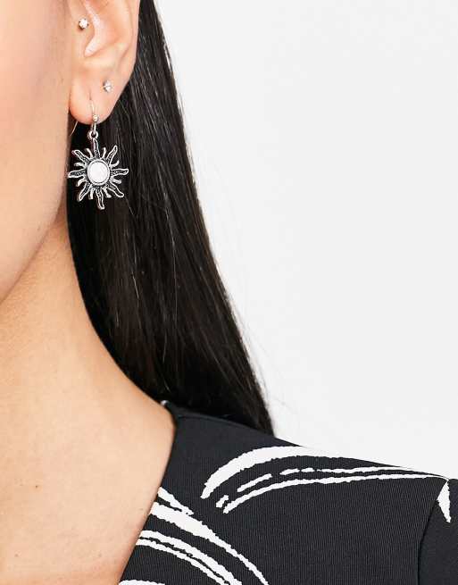 ASOS DESIGN - Orecchini con ciondolo con pietra lunare a forma di astro color argento