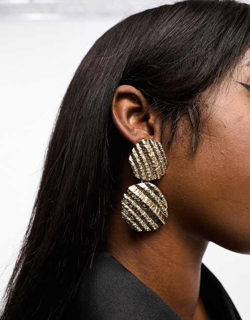 ASOS DESIGN - Orecchini con doppio pendente con motivo zigrinato color oro