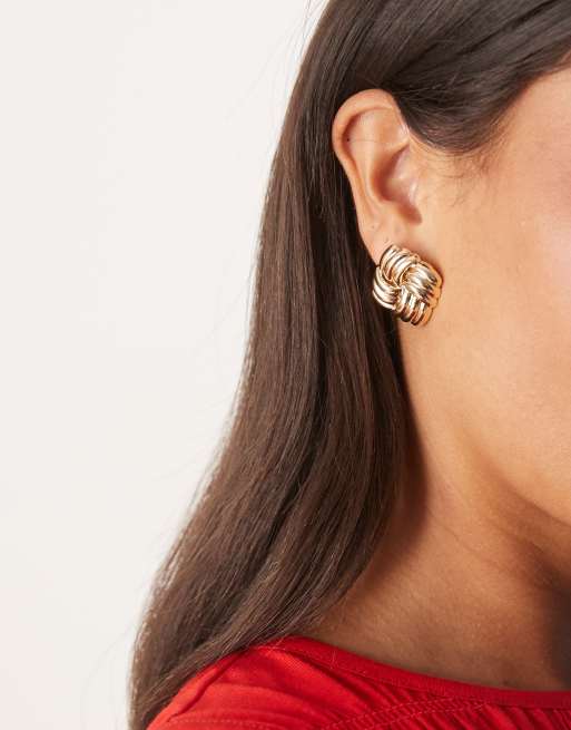 ASOS DESIGN - Orecchini dorati voluminosi a bottone con nodo
