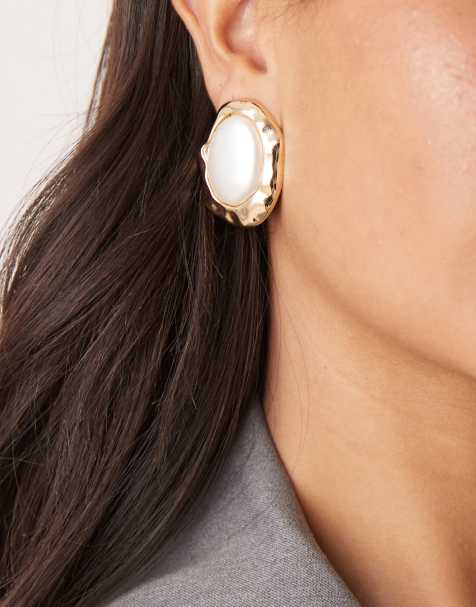ASOS DESIGN - Orecchini grandi dorati con perle sintetiche e design effetto metallo fuso - view 1