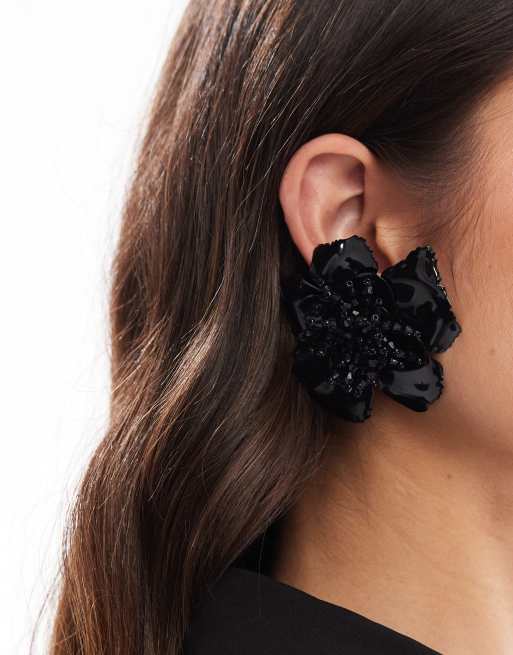 ASOS DESIGN - Orecchini neri a forma di fiore decorati con perline