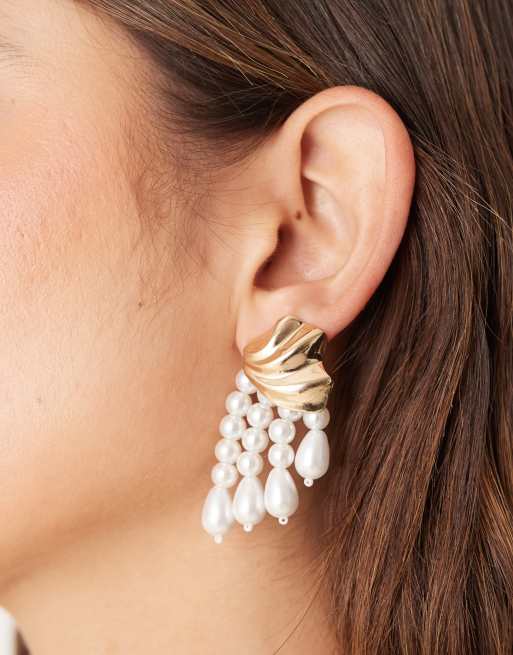 ASOS DESIGN - Orecchini pendenti a bottone dorati effetto fuso con perle sintetiche, 3 di 3