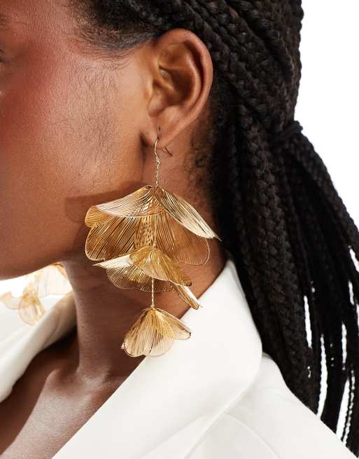 ASOS DESIGN - Orecchini pendenti color oro con petali