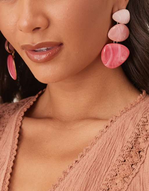 ASOS DESIGN - Orecchini pendenti color oro con pietre sintetiche semipreziose rosa