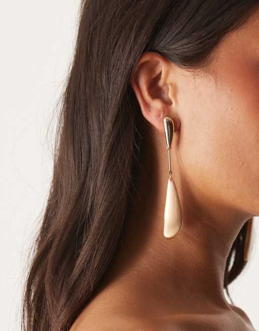 ASOS DESIGN - Orecchini pendenti color oro spazzolato con design a doppia goccia