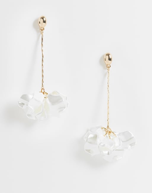 ASOS DESIGN orecchini pendenti con pendenti a fiore avorio in tonalità oro - avorio, 1 di 4