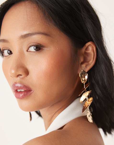 ASOS DESIGN - Orecchini pendenti dorati con design a forma di petali martellati - view 1