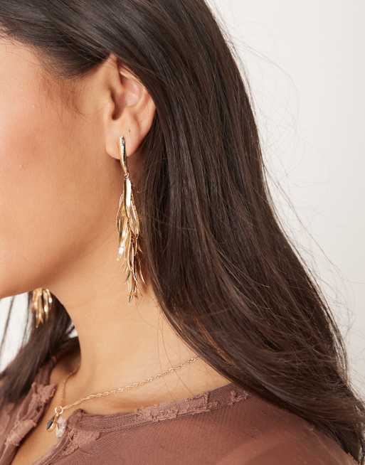 ASOS DESIGN - Orecchini pendenti dorati con design a nappe a forma di foglie