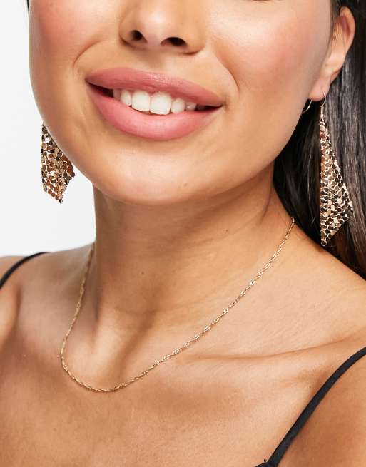 ASOS DESIGN - Orecchini pendenti stile cotta di maglia color oro