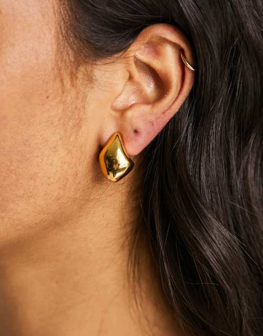 ASOS DESIGN - Orecchini placcati oro 14 k a bottone con design effetto metallo fuso, 2 di 4