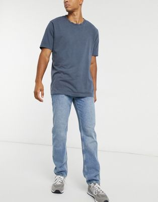 ASOS DESIGN – Original – Jeans in mittelblauer Stone-Waschung