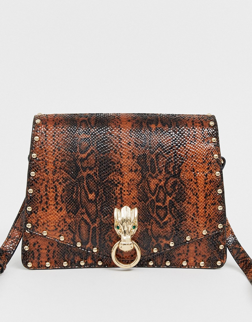 ASOS DESIGN – Ormskinnsmönstrad satchel-väska med drakdetalj-Brun
