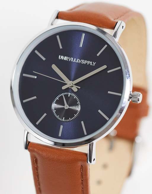 ASOS DESIGN - Orologio con quadrante blu navy e cinturino in pelle sintetica color cuoio