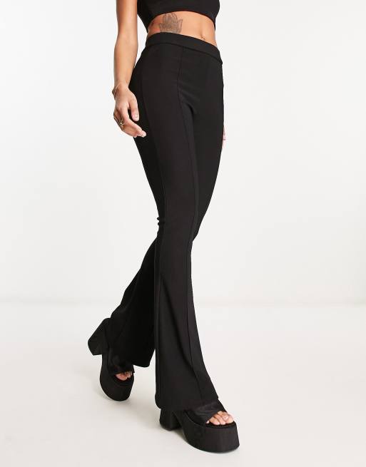 ASOS DESIGN – Ottoman – Czarne prążkowane spodnie z rozszerzanymi nogawkami