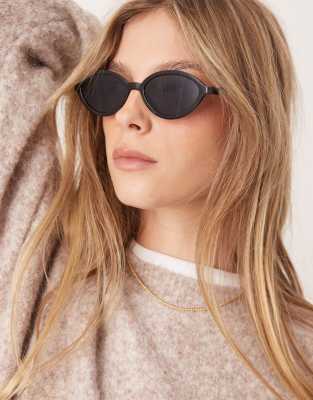 ASOS DESIGN - Ovale, schmale Sonnenbrille in Schwarz