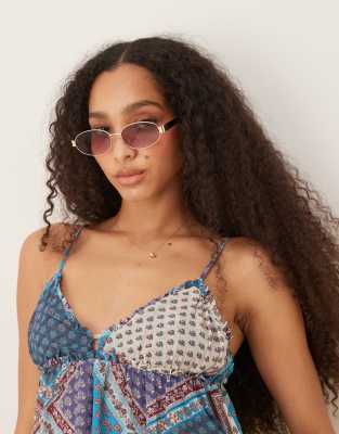 ASOS DESIGN - Ovale Sonnenbrille aus goldfarbenem Metall mit schwarzen Bügeln