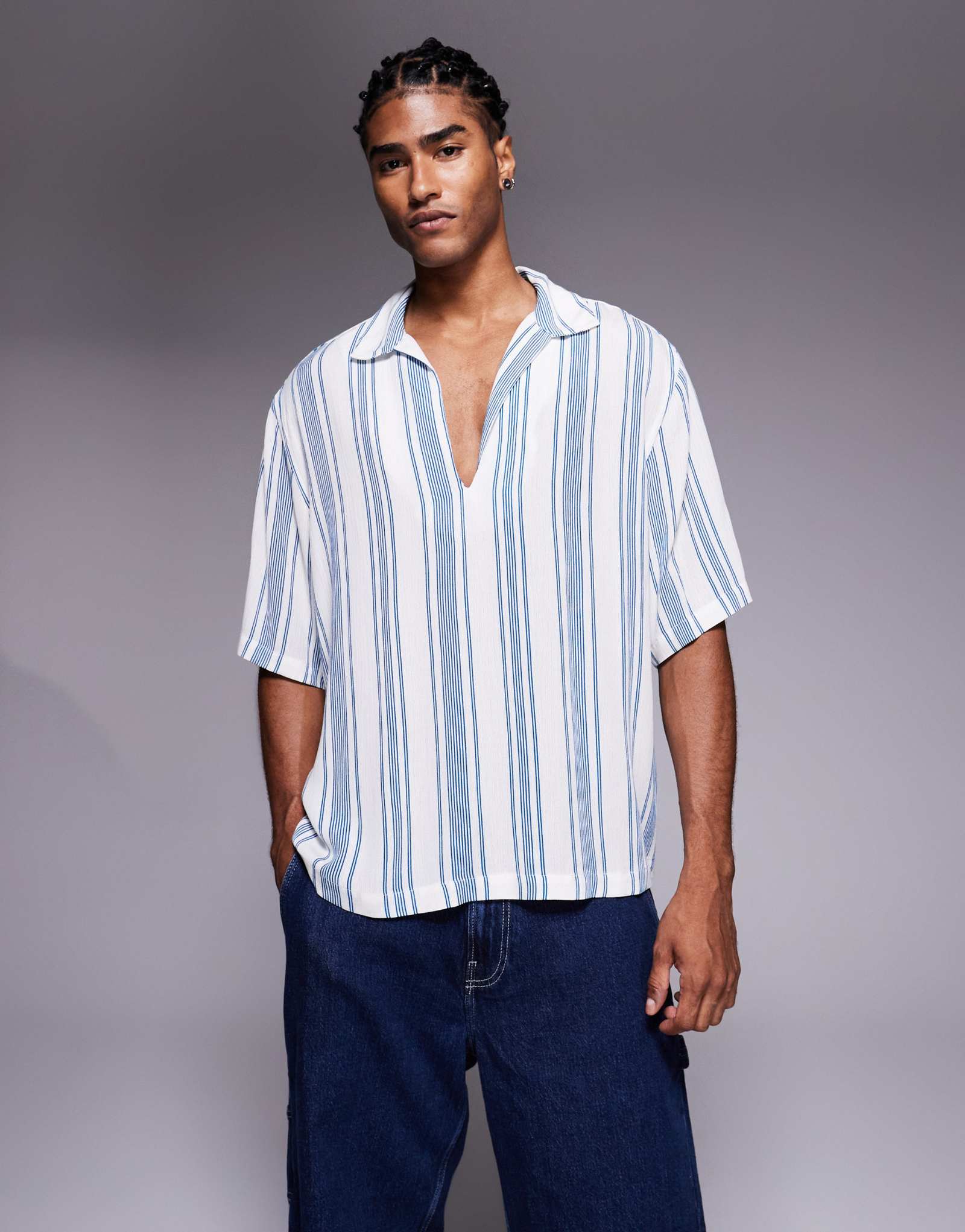 Непринужденная рубашка ASOS DESIGN с накладными карманами в синюю полоску