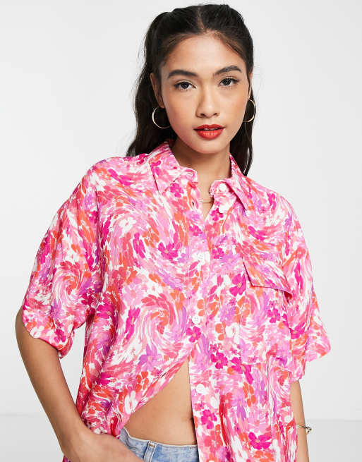 ASOS DESIGN - Overhemd met korte mouwen en twee zakken in roze bloemenprint