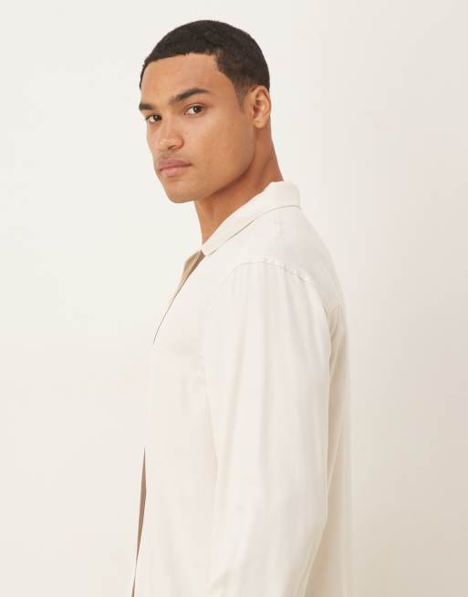 ASOS DESIGN - Overhemd met normale pasvorm, reverskraag en randdetail in crème, 4 van 5