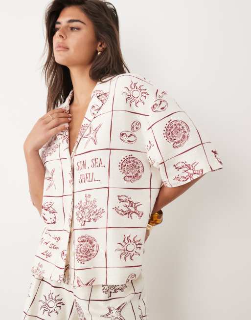 ASOS DESIGN - Co-ord set van jersey met textuur en schelpenprint in crème, 2 van 3