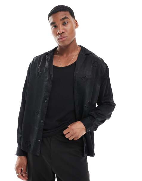 ASOS DESIGN - Overhemd van satijn met diepe reverskraag en versierd met hartjes in zwart - view 1