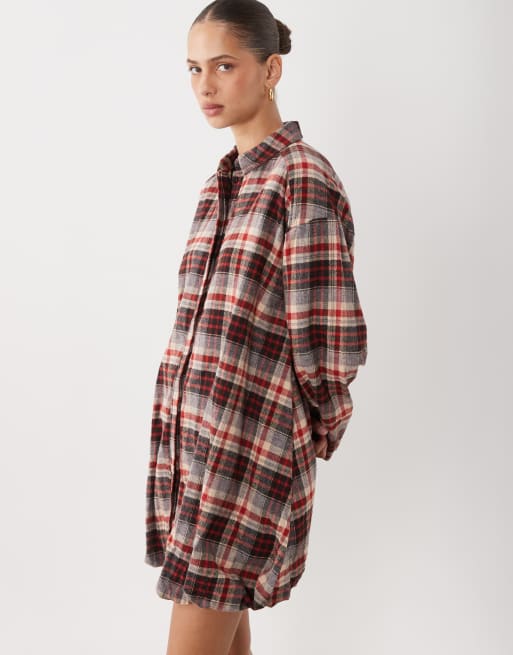 ASOS DESIGN overhemdjurk met brede manchetten en bubbelzoom in rood geruit, 2 van 4