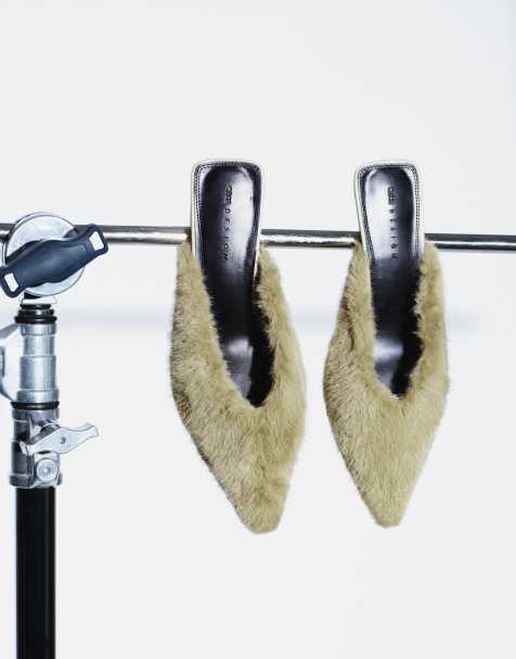 ASOS DESIGN överraskningsmules med spetsig taxklack i grön fuskpäls - view 1