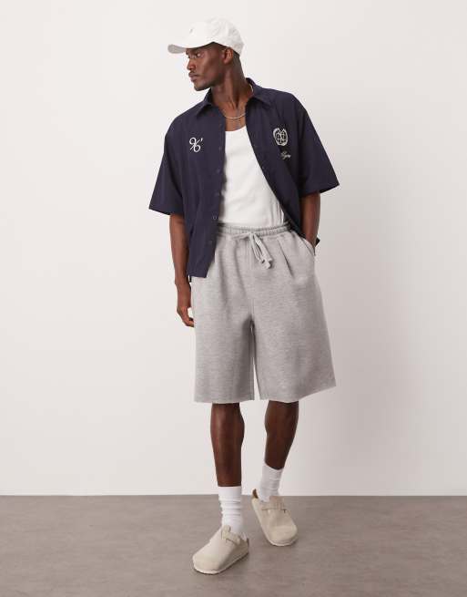 ASOS DESIGN – Oversize-Basketballshorts in Grau meliert mit Bundfalten