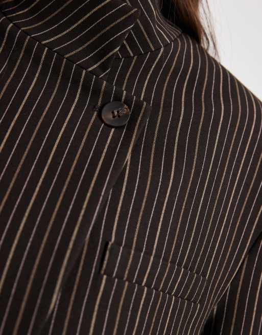ASOS DESIGN – Oversize-Blazer in Braun mit Wickeldesign vorne und Nadelstreifen, 3 von 4