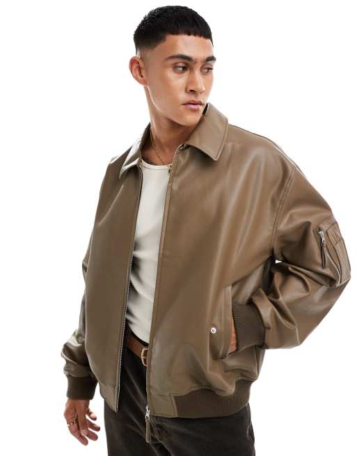 ASOS DESIGN – Oversize-Bomberjacke in Braun aus Kunstleder