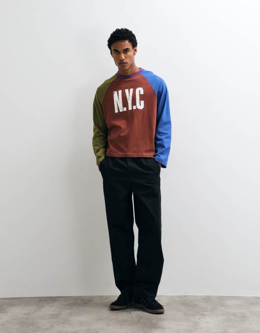 ASOS DESIGN oversize boxig henley med raglanärmar, långa ärmar och NYC-tryck i burgundy, 3 av 5