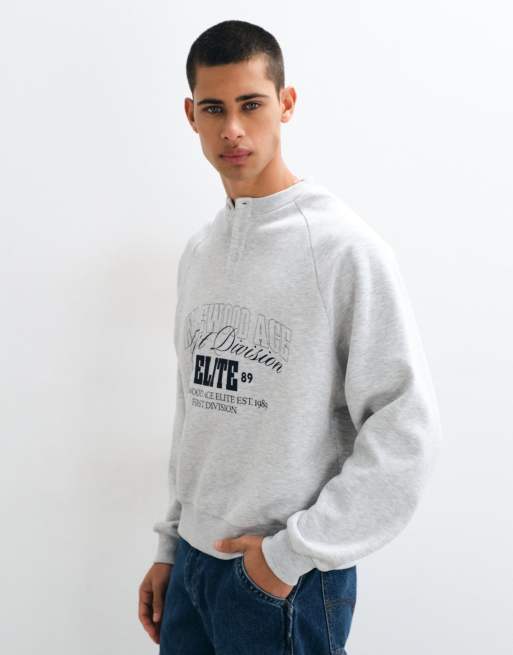 ASOS DESIGN Oversize-Boxy-Henley-Shirt mit Pigmentdruck und gewebtem Labeldetail in Grau, 3 von 5