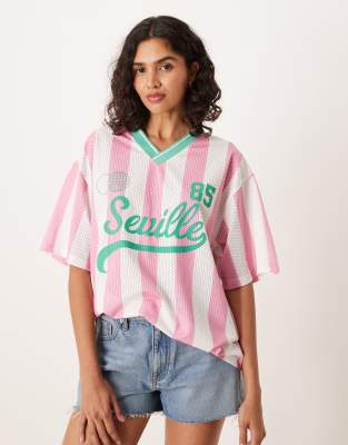 ASOS DESIGN - Oversize-Fußball-T-Shirt in Rosa und Grün mit Sevilla-Grafik-Bunt