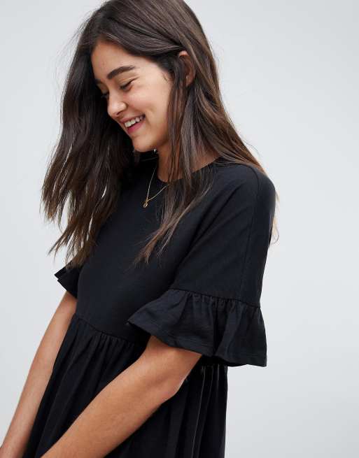 ASOS DESIGN – Oversize-Hängerkleid aus Baumwolle in Schwarz mit Ausbrennermuster und Rüschenärmeln, 3 von 4