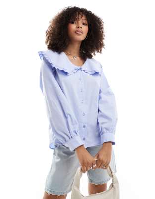 ASOS DESIGN - Oversize-Hemd aus Popeline in Blau mit Rüschenkragen